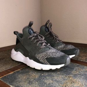Olive Green Nike Huaraches